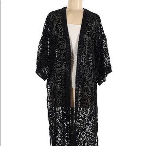 Kendall and Kylie black kimono